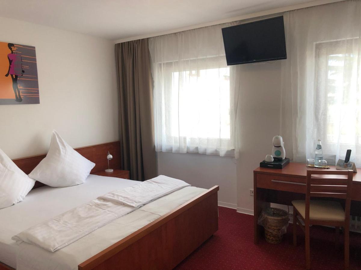 Hotel Blue Plaza Хофхайм-ам-Таунус Экстерьер фото